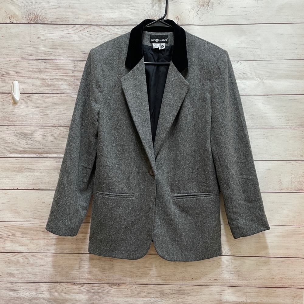 VINTAGE SAG HARBOR GRAY WOOL BLAZER WITH BLACK VELVET COLLAR